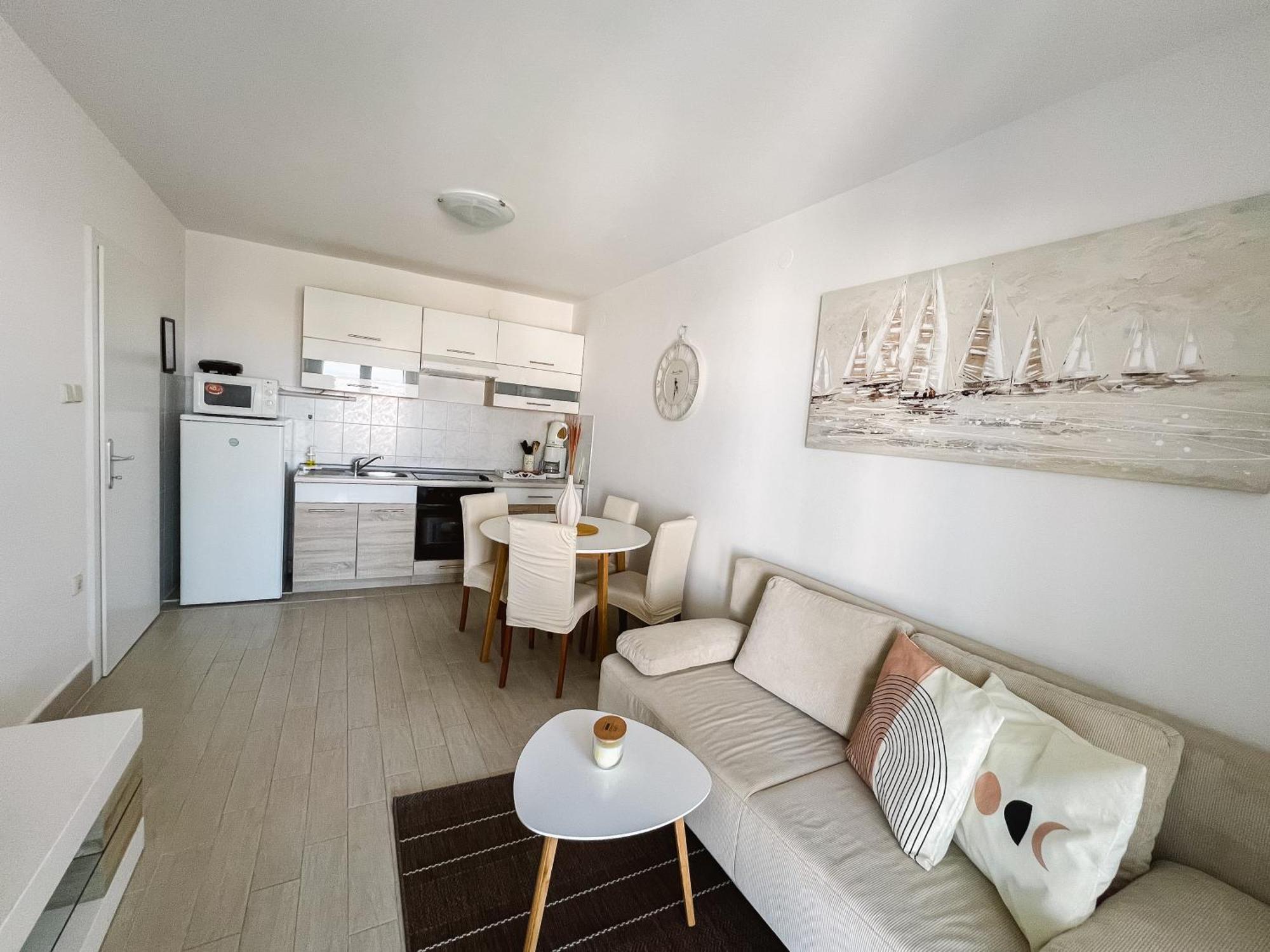 Modern Apartment In The Heart Of Njivice Eksteriør billede